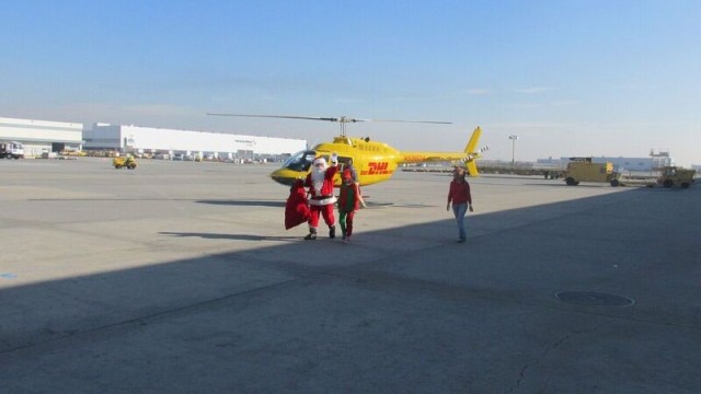 santa-with-dhl-helicopter